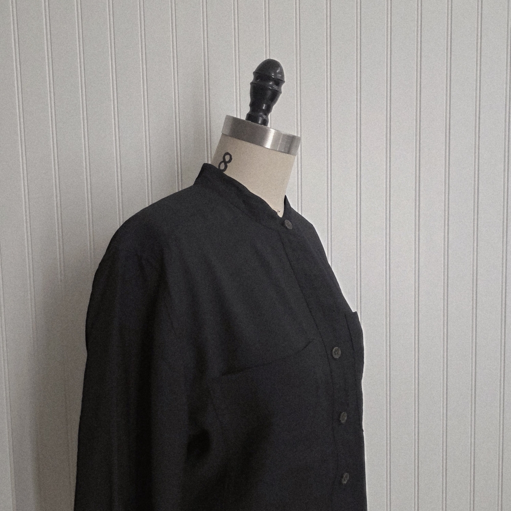 Banana Republic Classic Black Button-Up Blouse Size M - Picture 3 of 7